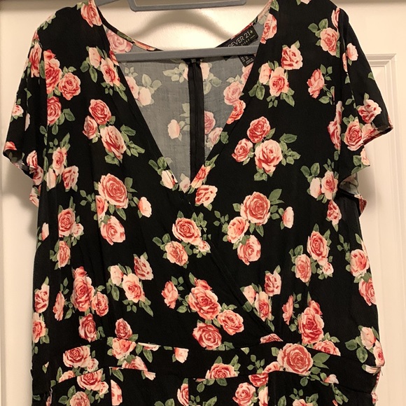 Forever 21 gently worn floral print cross front flutter sleeve romper - Picture 2 of 6